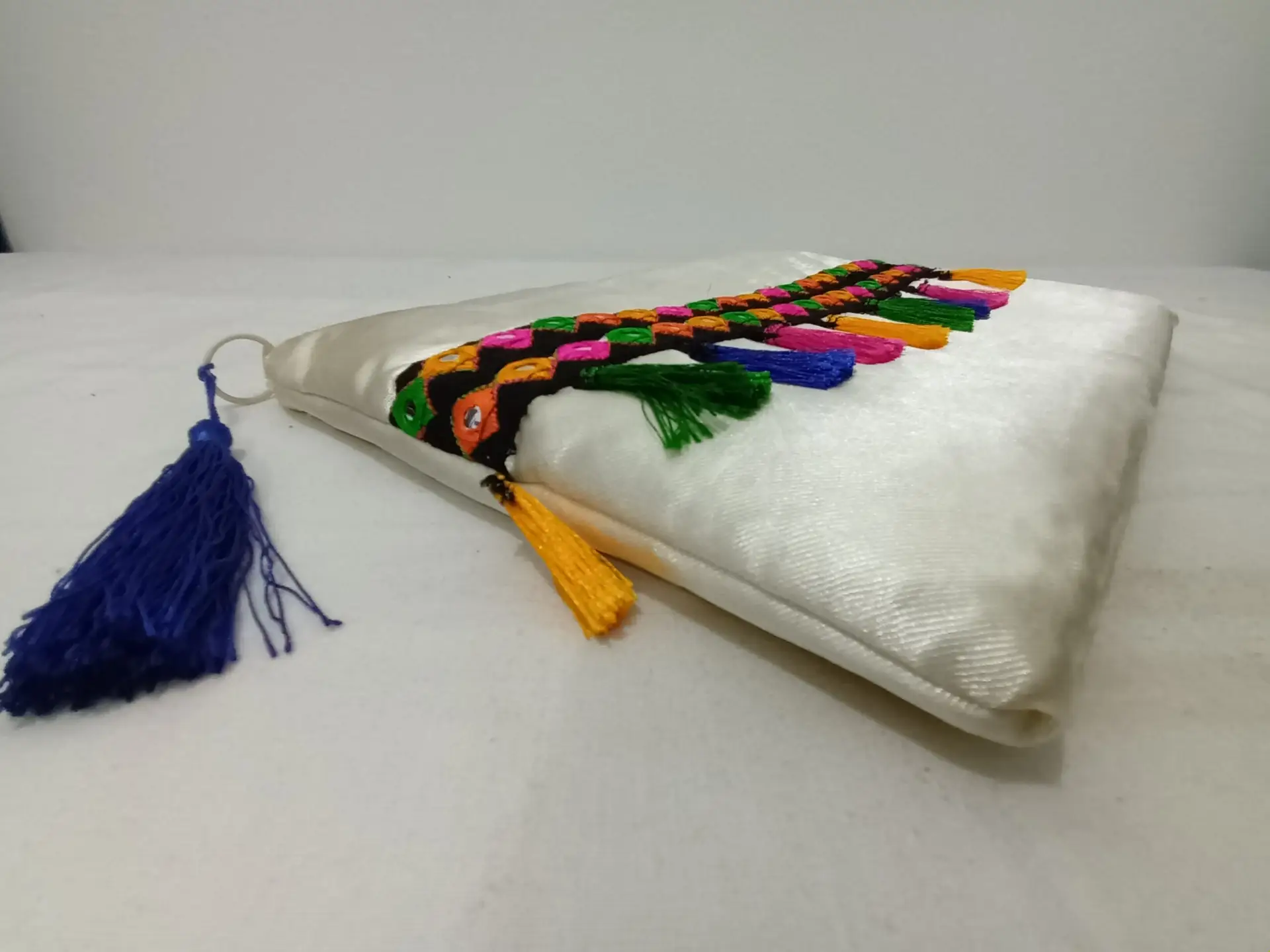 ٢٠٢٤٠٩٠٨_٢٠٠٧٥٧-scaled-1.webp حقيبة/شنطة تاب وآيباد قماش فاخرة - تصميم كلاسيكي وتاريخي خفيف الوزن - الصورة 1