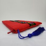 شنطة آيباد من القماش الفاخر باللون الأحمر تصميم أنيق وعصري