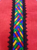 ⁦شنطة آيباد من القماش الفاخر باللون الأحمر تصميم أنيق وعصري⁩ - الصورة ⁦4⁩