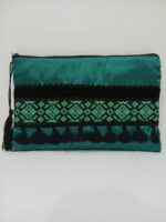 ⁦شنطة آيباد أنيقة للمناسبات من الستان الفاخر – لون أخضر سرعي⁩ - الصورة ⁦4⁩