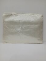 ⁦شنطة آيباد بيضاء فاخرة للمناسبات – تصميم أنيق وعصري⁩ - الصورة ⁦3⁩