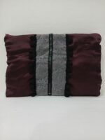 ⁦شنطة آيباد وكمبيوتر محمول من الستان الفاخر - أحمر عودي أنيق⁩ - الصورة ⁦2⁩