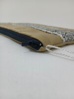 ⁦شنطة آيباد ذهبية فاخرة للمناسبات – تصميم أنيق وعصري⁩ - الصورة ⁦3⁩