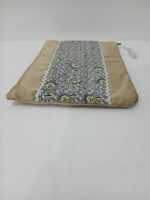 ⁦شنطة آيباد ذهبية فاخرة للمناسبات – تصميم أنيق وعصري⁩ - الصورة ⁦4⁩