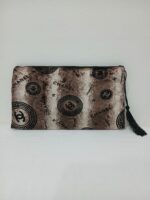 ⁦شنطة آيباد من القطيفة الفاخر بتصميم أنيق (بني وأسود)⁩ - الصورة ⁦2⁩